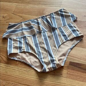 Kortni Jeane Tan and Black Bikini Bottom size small